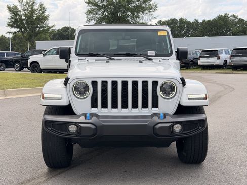 Used 2023 Jeep Wrangler Unlimited Sahara w/ Cold Weather Group AWD/4WD image 6