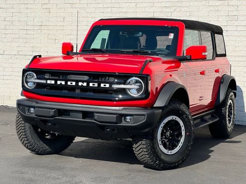 New 2024 Ford Bronco Outer Banks w/ Sasquatch Package AWD/4WD image 2