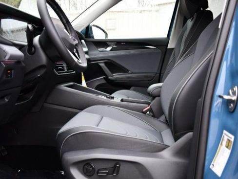 New 2026 Volkswagen Tiguan SE FWD image 13