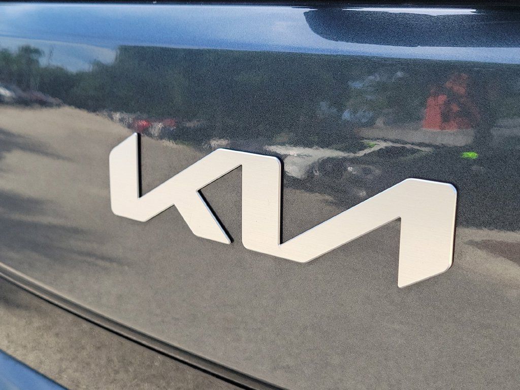Used 2025 Kia Soul LX w/ LX Technology Package FWD image 9