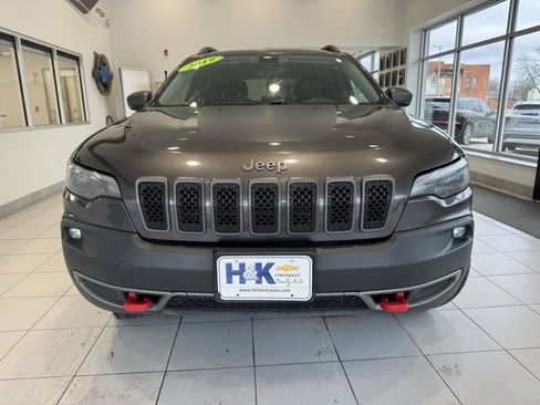 Used 2019 Jeep Cherokee Trailhawk image 2