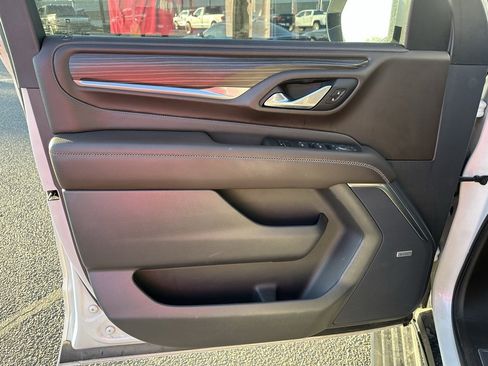 Used 2021 GMC Yukon Denali w/ Denali Premium Package image 10