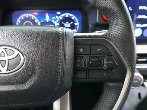 Used 2025 Toyota Tacoma TRD Off-Road image 13