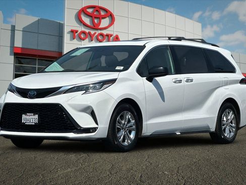 Certified 2022 Toyota Sienna XSE w/ XSE Plus Package AWD/4WD image 6