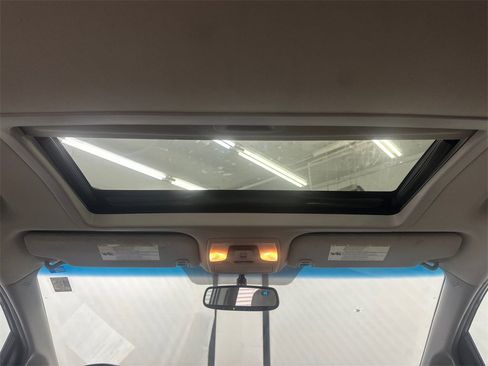 Used 2016 Toyota Sienna L image 22