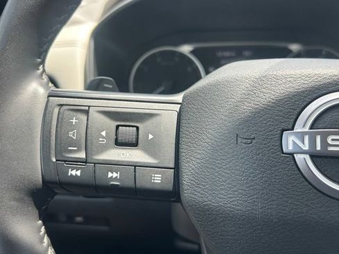 Used 2025 Nissan Rogue SV AWD/4WD image 12