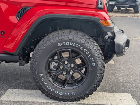 New 2025 Jeep Gladiator Willys image 12