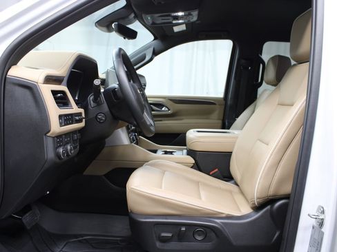 Used 2024 Chevrolet Suburban Premier AWD/4WD image 15