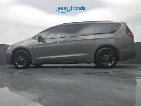 Used 2021 Chrysler Pacifica Touring-L w/ Uconnect Theater Family Group FWD image 30