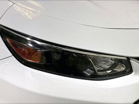 Used 2016 Chevrolet Malibu LT FWD image 4