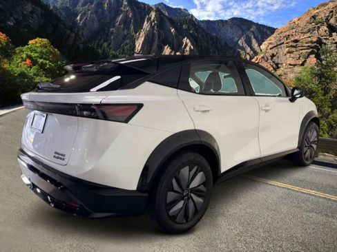 Used 2023 Nissan Ariya AWD image 5