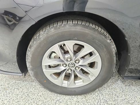 Used 2024 Toyota Sienna XLE image 13