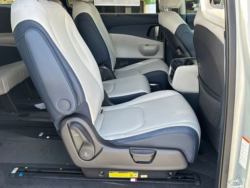 New 2026 Kia Carnival EX image 13