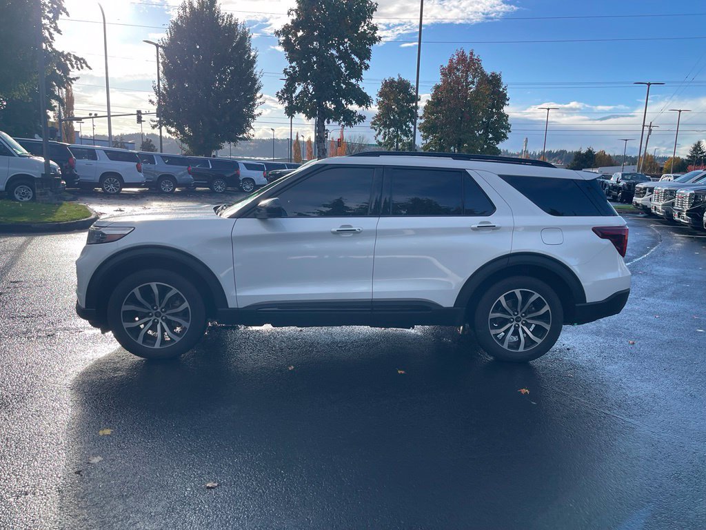 Used 2022 Ford Explorer ST-Line w/ Class IV Trailer Tow Package AWD/4WD image 2