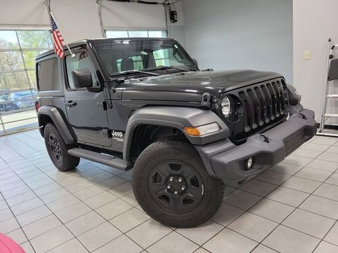 Used 2019 Jeep Wrangler Sport image 8