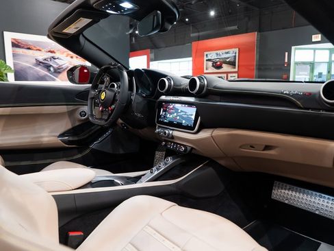 Certified 2022 Ferrari Portofino M image 44