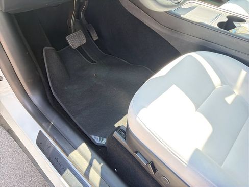 Used 2023 Tesla Model Y Long Range AWD/4WD image 21