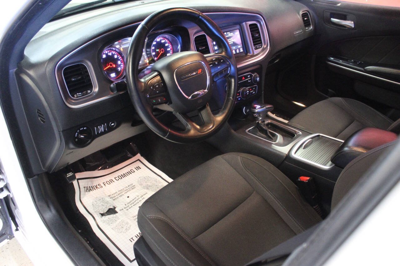 Used 2019 Dodge Charger SXT RWD image 15