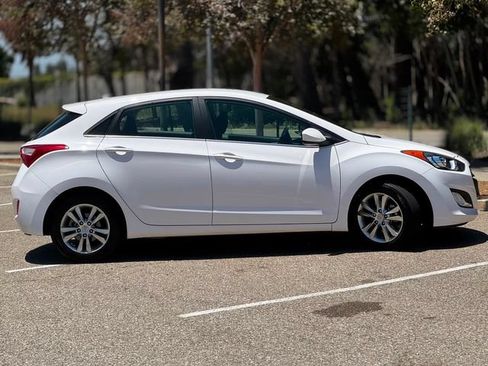 Used 2015 Hyundai Elantra GT FWD image 4