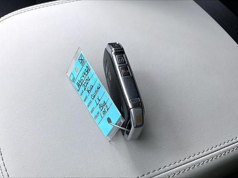Used 2024 Kia Carnival LX FWD image 10
