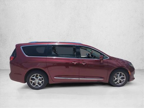 Used 2017 Chrysler Pacifica Touring-L Plus w/ Tire & Wheel Group image 15
