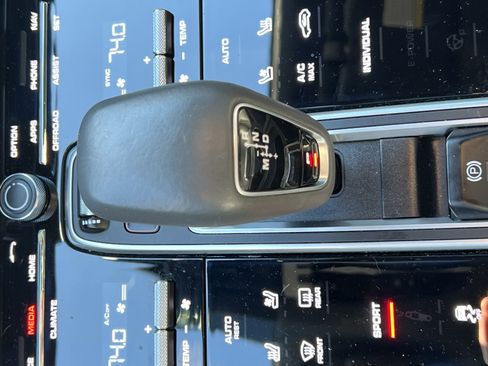 Used 2019 Porsche Cayenne image 30