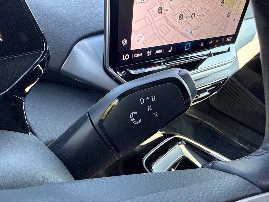 Certified 2025 Volkswagen ID.4 Pro AWD/4WD image 21