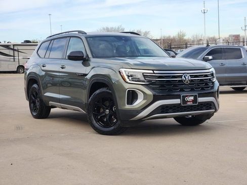 Used 2024 Volkswagen Atlas Peak Edition SEL image 2