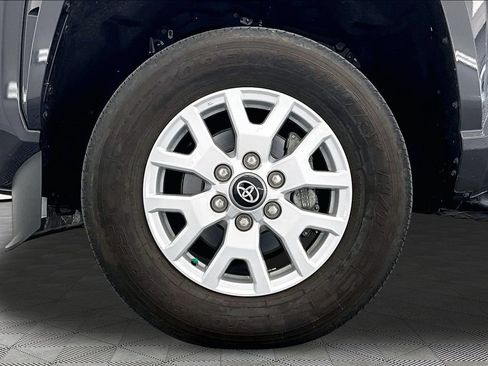 Used 2025 Toyota Tacoma SR5 AWD/4WD image 9