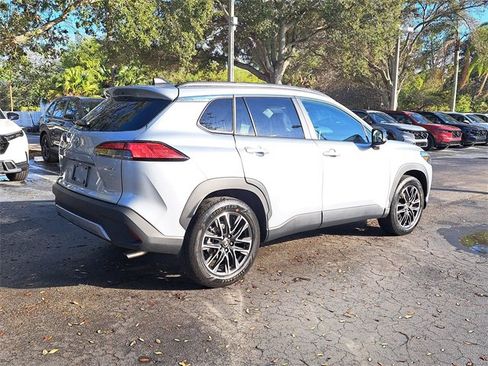 Used 2026 Toyota Corolla Cross XLE image 6