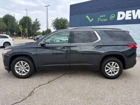 Used 2021 Chevrolet Traverse LT w/ LPO, Black Accent Package AWD/4WD image 2