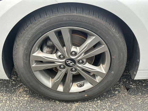 Used 2017 Hyundai Elantra Value Edition w/ Cargo Package FWD image 12