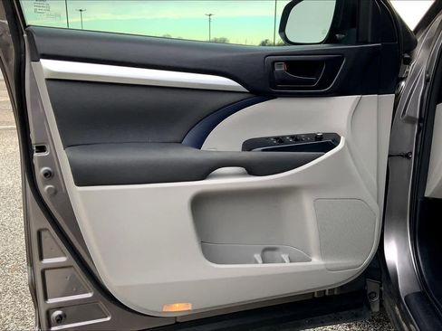 Used 2017 Toyota Highlander LE image 21
