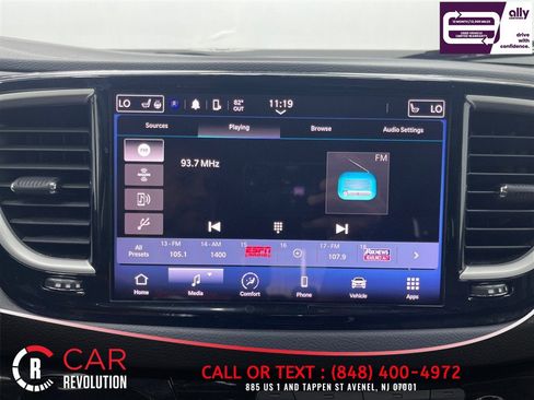 Used 2023 Chrysler Pacifica Touring-L FWD image 17