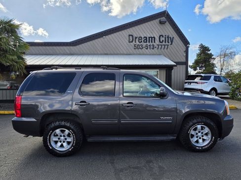 Used 2010 GMC Yukon SLT w/ SLT-2 Equipment Package AWD/4WD image 10