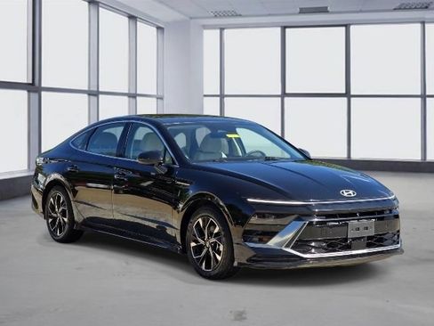 Used 2025 Hyundai Sonata SEL FWD image 3