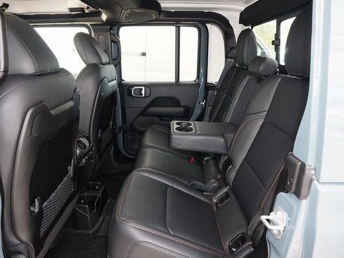 New 2025 Jeep Gladiator Sport image 11