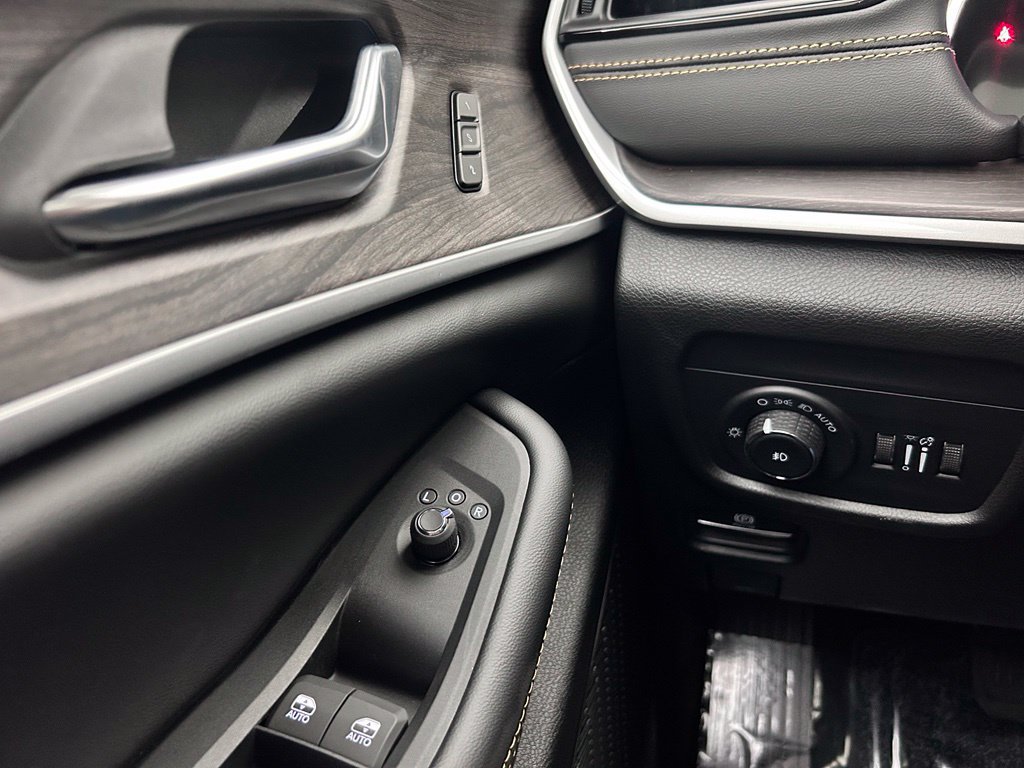 New 2026 Jeep Grand Cherokee Limited AWD/4WD image 19