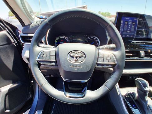 Used 2021 Toyota Highlander Platinum AWD/4WD image 30
