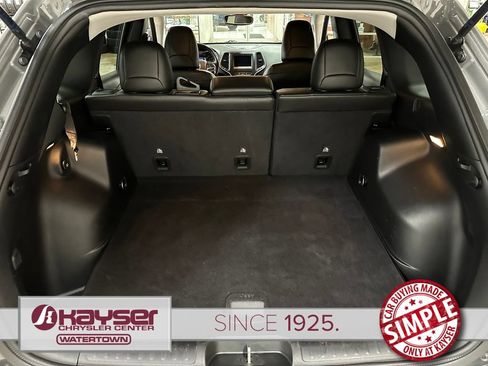 Used 2021 Jeep Cherokee Latitude Lux AWD/4WD image 38