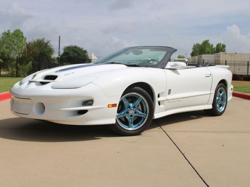 Used 1999 Pontiac Firebird Trans Am RWD image 3
