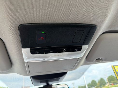 Used 2025 Nissan Sentra SV FWD image 17