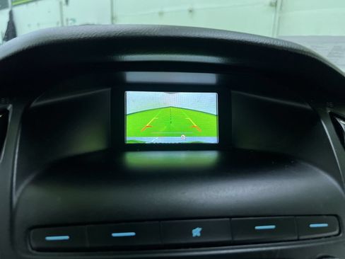 Used 2018 Ford Focus SE FWD image 16