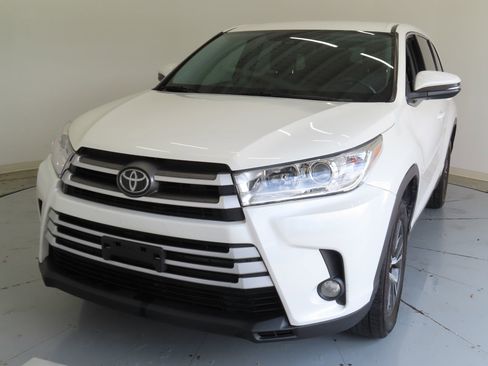Used 2019 Toyota Highlander Plus FWD image 7