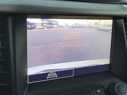 Used 2023 GMC Acadia SLE image 9