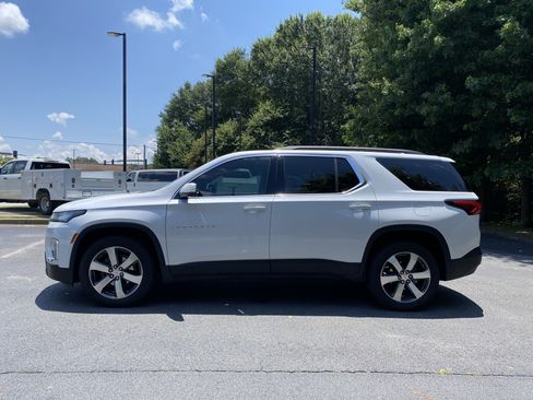 Used 2023 Chevrolet Traverse LT w/ LT Premium Package FWD image 6