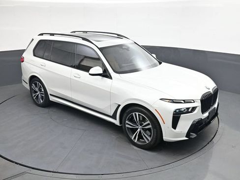 Used 2025 BMW X7 xDrive40i w/ M Sport Package AWD/4WD image 22
