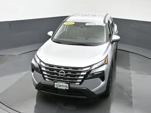 Used 2025 Nissan Rogue SV image 23