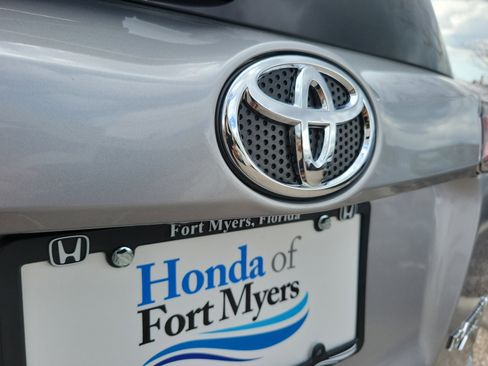 Used 2018 Toyota RAV4 Platinum image 11