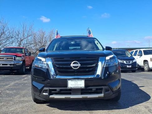 Certified 2024 Nissan Pathfinder SL image 2